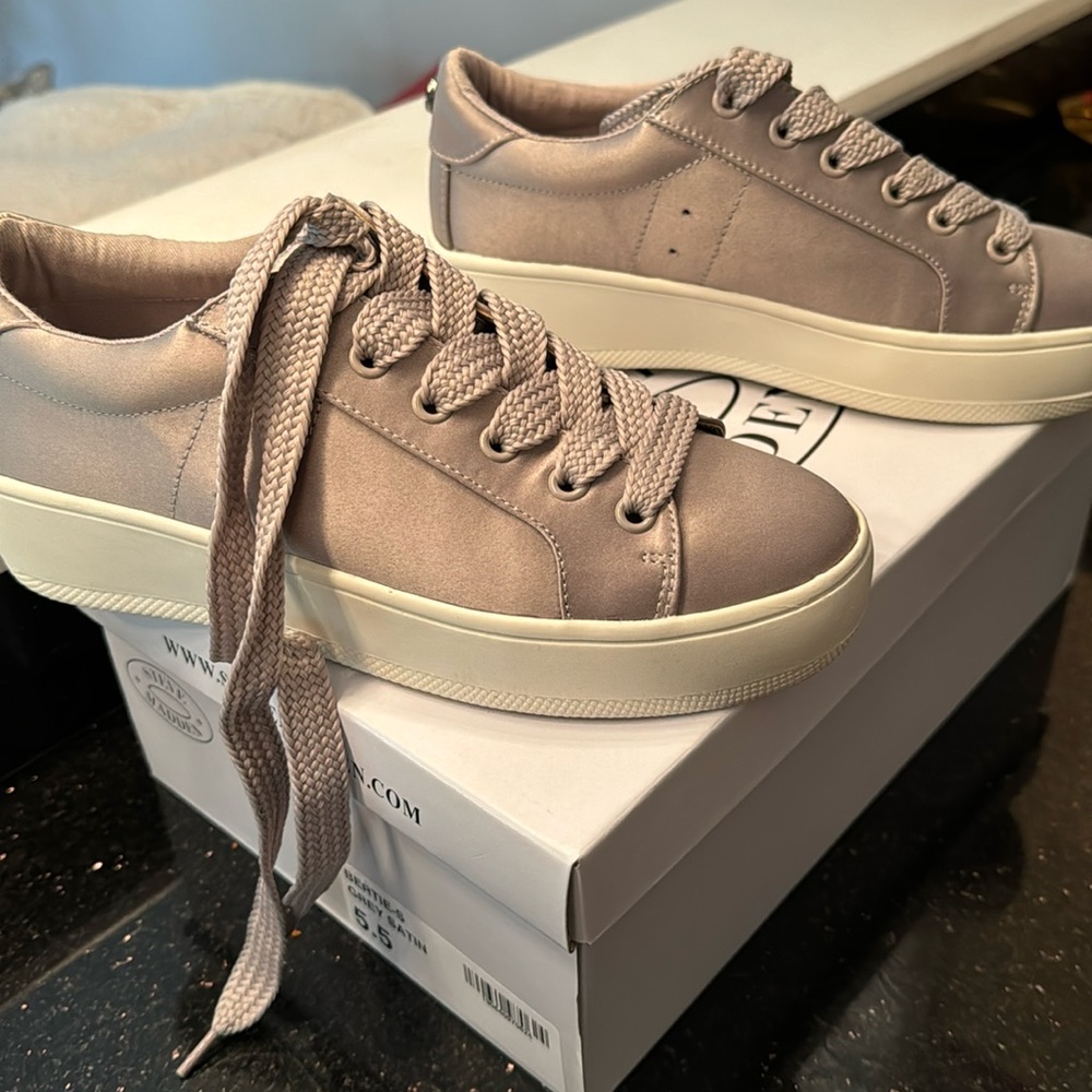 Steve Madden Beige/Taupe Platform Sneakers